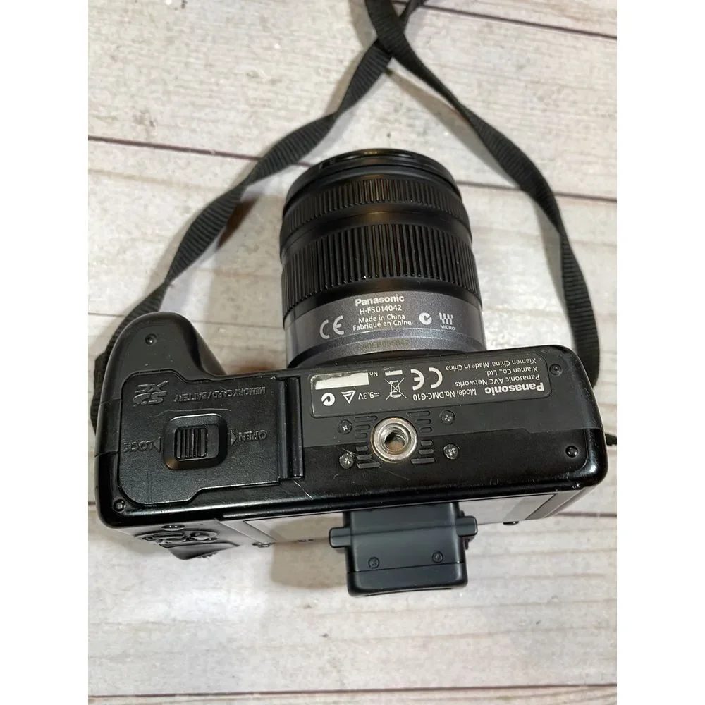 Panasonic DMC-G10 Digital Camera Black w/ Lens, Battery, Charger, Case‎